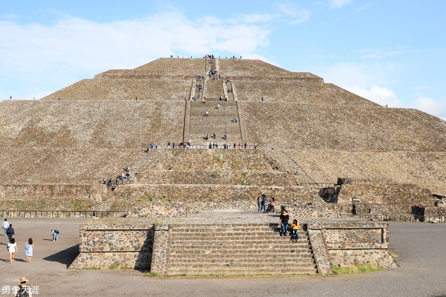 特奥蒂瓦坎古城（太阳金字塔月亮金字塔）