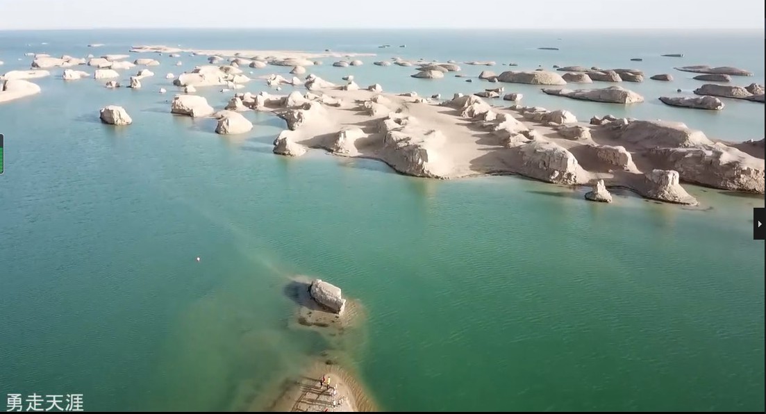 青海水上雅丹