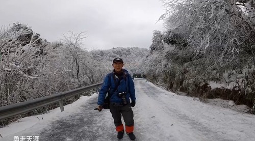 云南小草坝赏雪